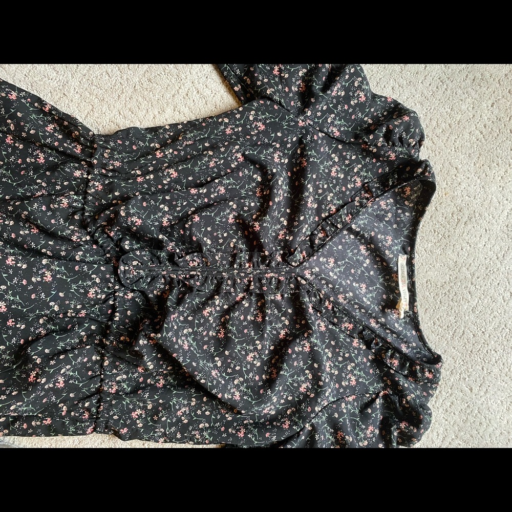 floral shirt with scrunched middle
